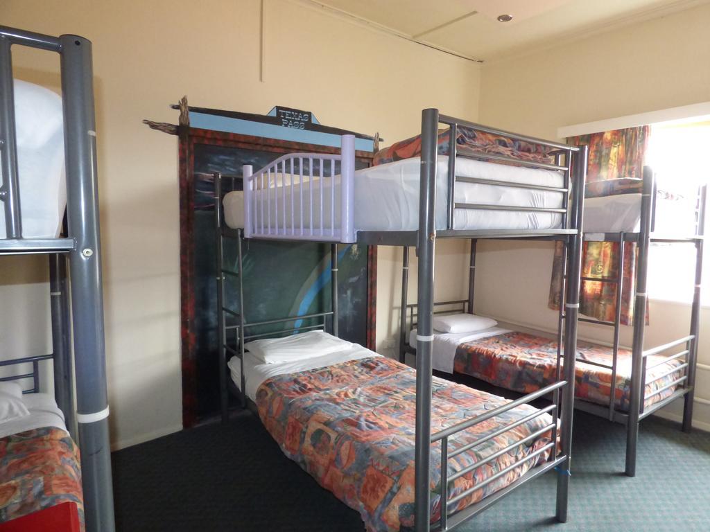 نزل روتوروافي Cactus Jacks Backpackers الغرفة الصورة
